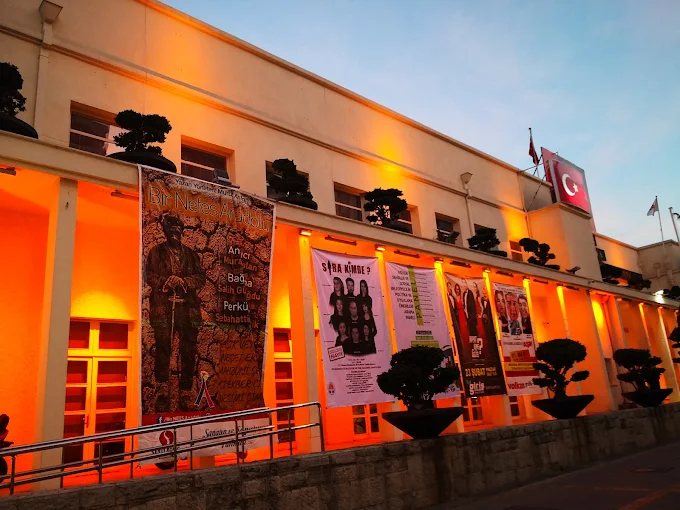 Adana Büyükşehir Belediyesi Tiyatro Salonu