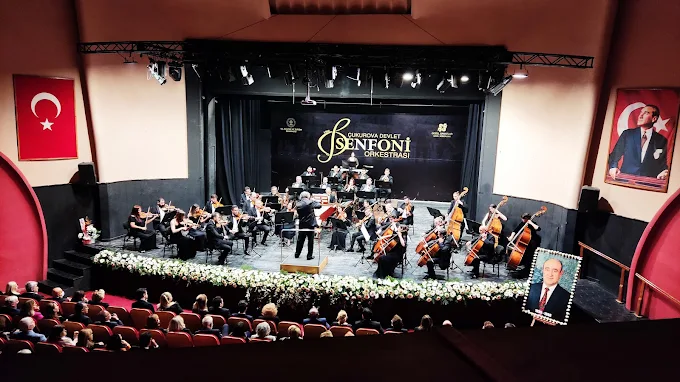 Adana Büyükşehir Belediyesi Tiyatro Salonu
