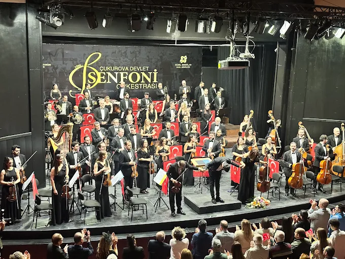 Adana Büyükşehir Belediyesi Tiyatro Salonu
