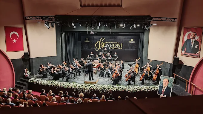 Adana Büyükşehir Belediyesi Tiyatro Salonu