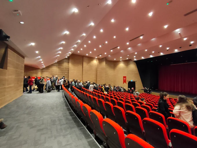 Ataşehir İnal Aydınoğlu Kültür Merkezi