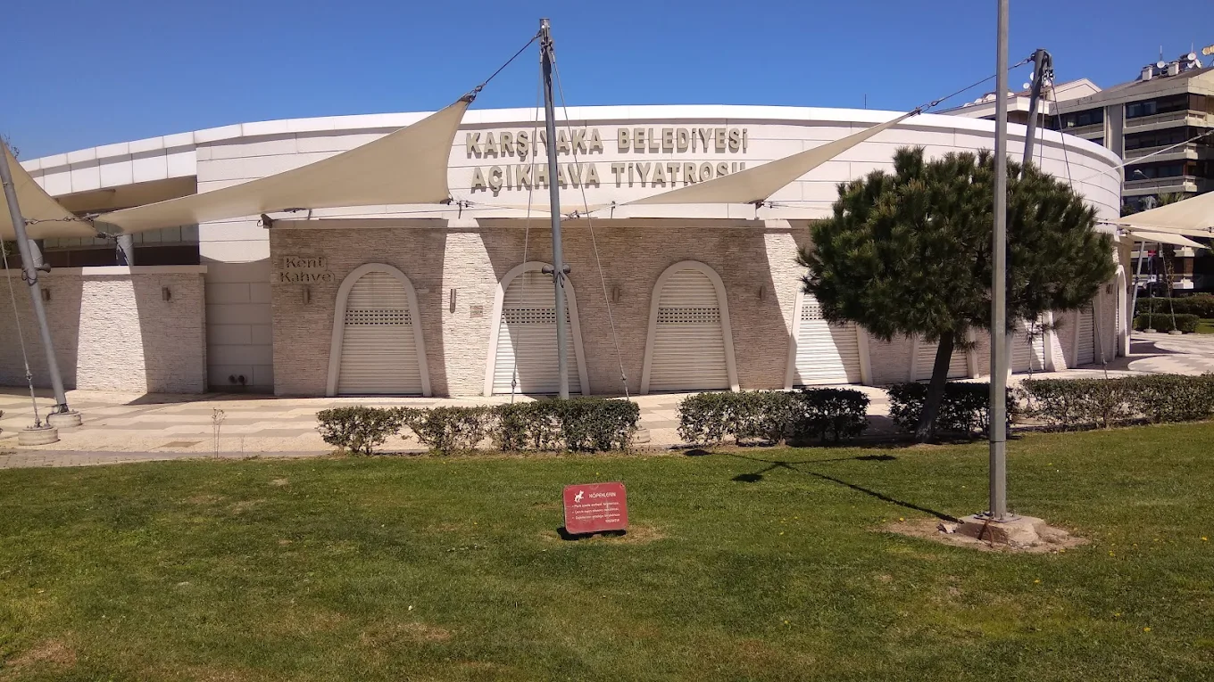 Bostanlı Suat Taşer Tiyatrosu