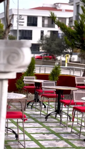 Cafe Carmen Red