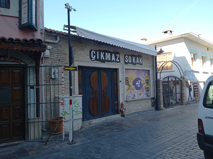 Çıkmaz Sokak Bar Bahçe-Teras-Performans