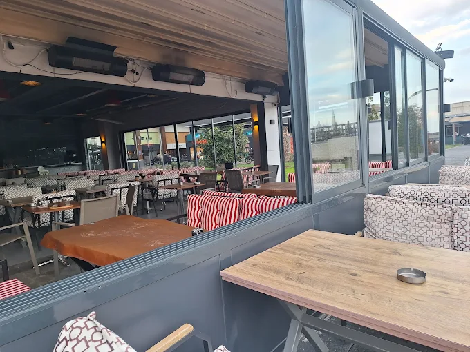 DELI LOUNGE