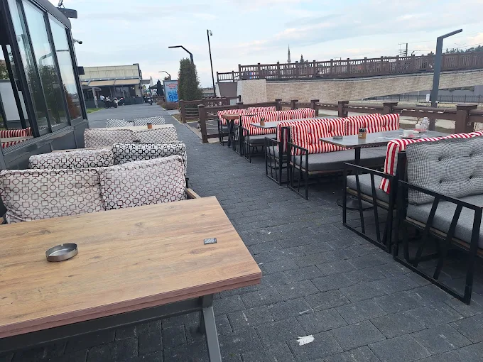 DELI LOUNGE