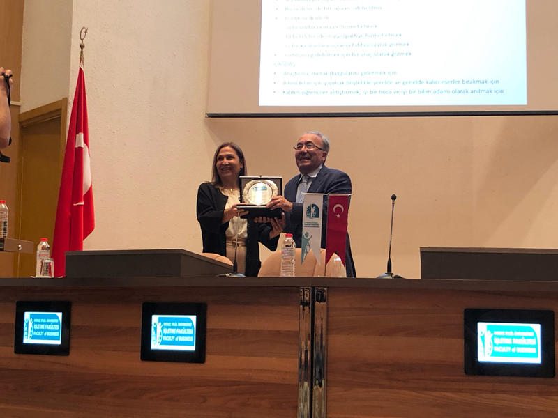 DEÜ İşletme Fakültesi Prof. Dr. Ceyhan Aldemir Konferans Salonu