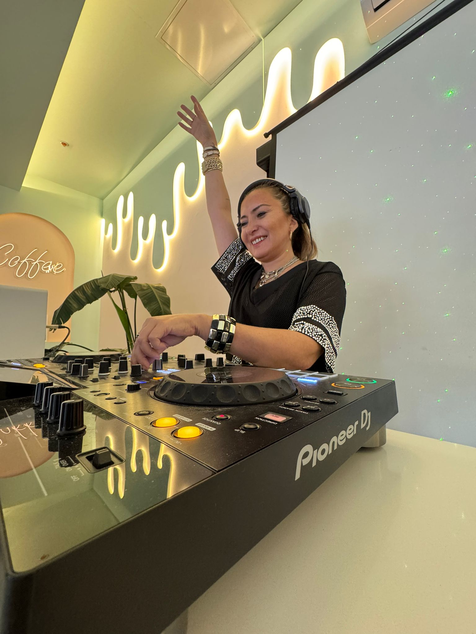 DJ İpek Tunç Arsen Lupen Sahnesi