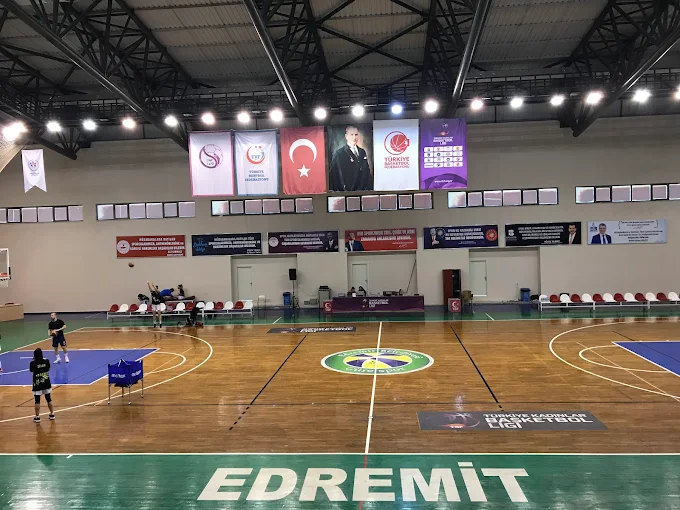 Edremit Kapalı Spor Salonu