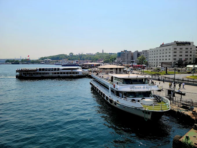 Eminönü İskelesi / Pier