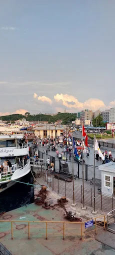 Eminönü İskelesi / Pier