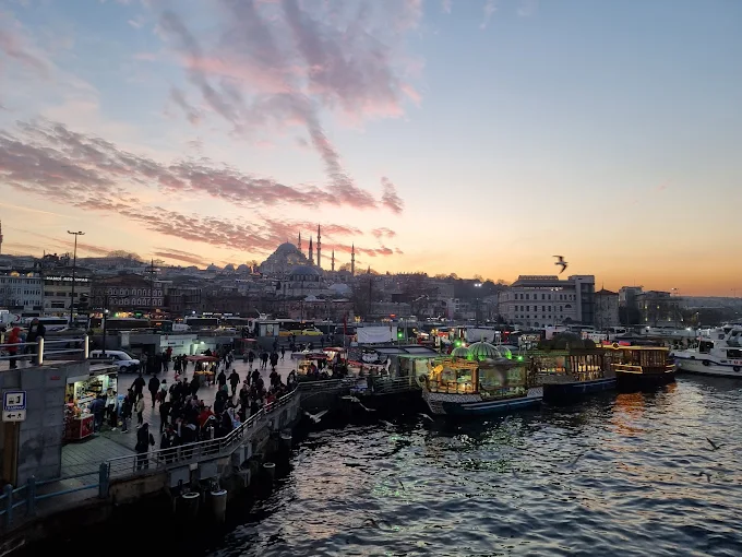 Eminönü İskelesi / Pier