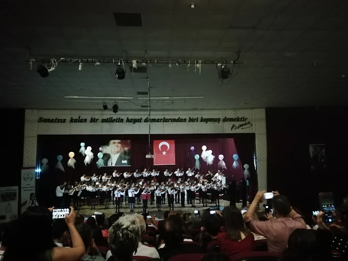 Urla Hakan Çeken Kültür Merkezi