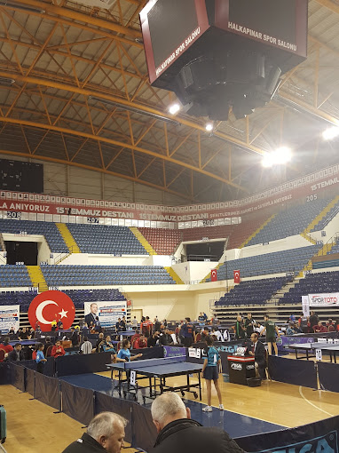 Halkapınar Spor Salonu