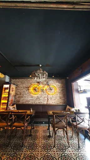 Hiç Pub Kadıköy