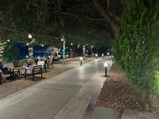 HOOQ Cafe & Bistro