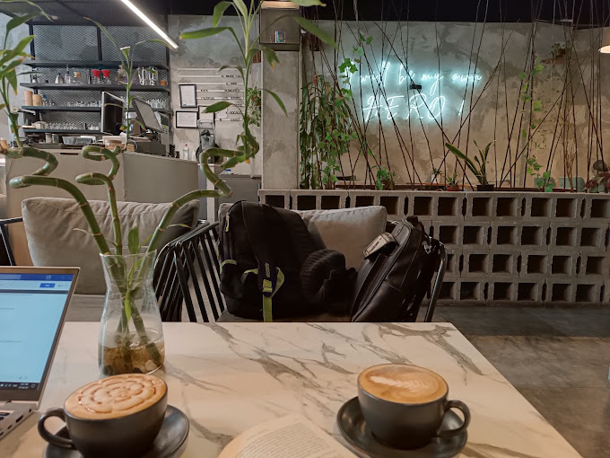 IS MORE Cafe & Roastery