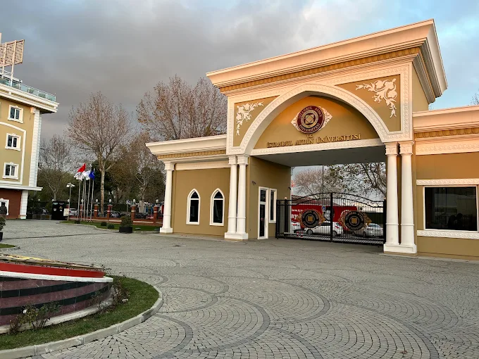 İstanbul Aydın Üniversitesi