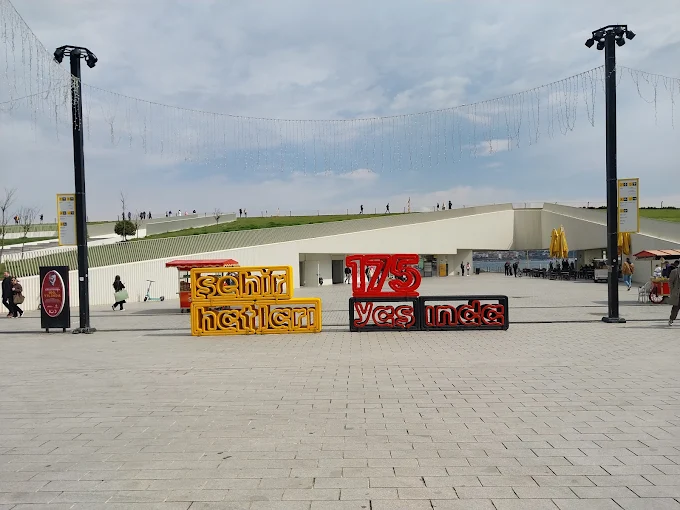 Kabataş İskelesi / Pier