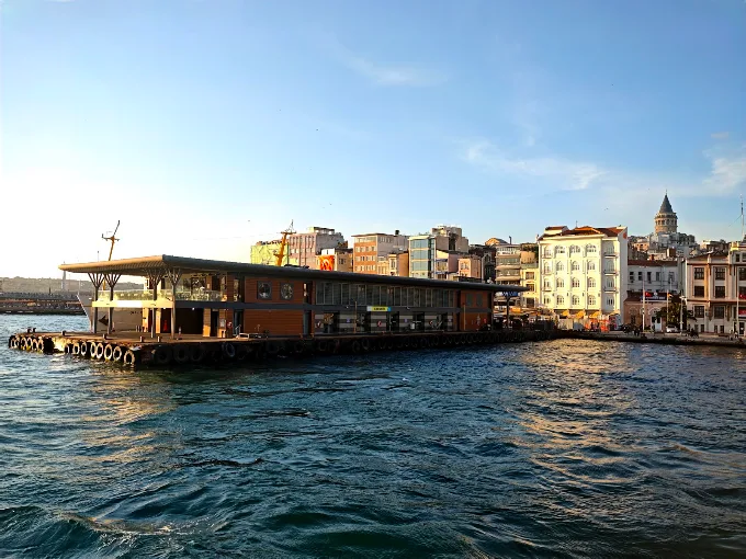 Karaköy İskelesi / Pier