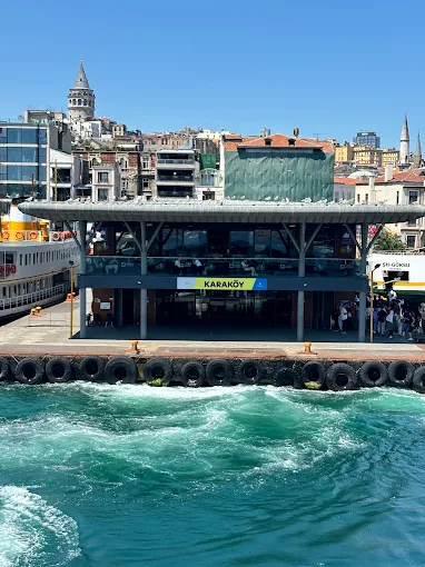 Karaköy İskelesi / Pier