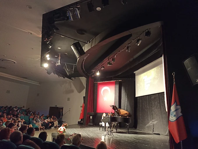 Konak Güzelyalı Nazım Hikmet Kültür Merkezi