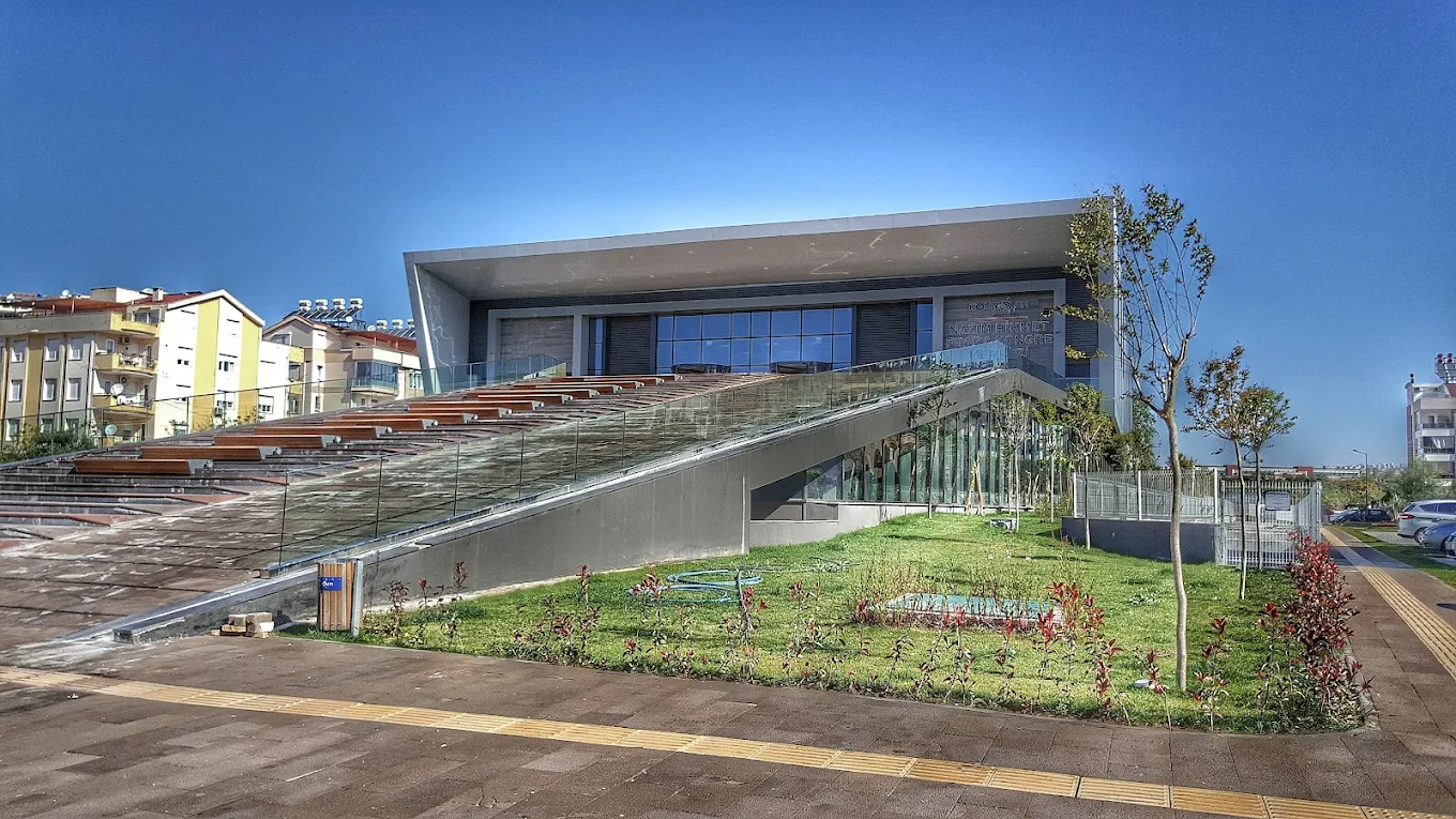 Konyaaltı Nazım Hikmet Fuar ve Kongre Merkezi