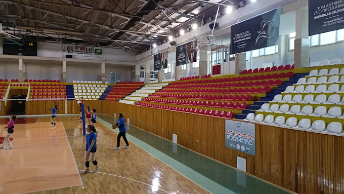 Hüseyin Akbaş Kapalı Spor Salonu