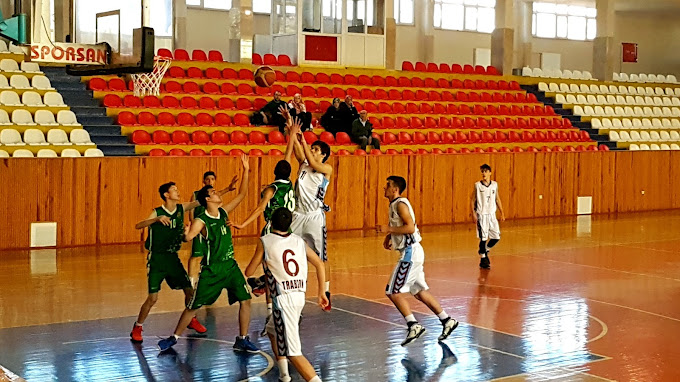 Hüseyin Akbaş Kapalı Spor Salonu