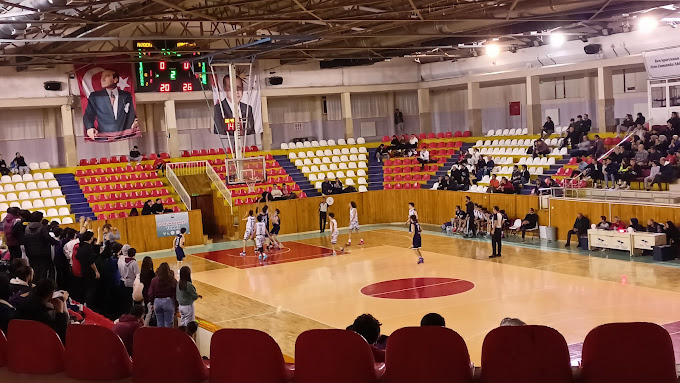 Hüseyin Akbaş Kapalı Spor Salonu
