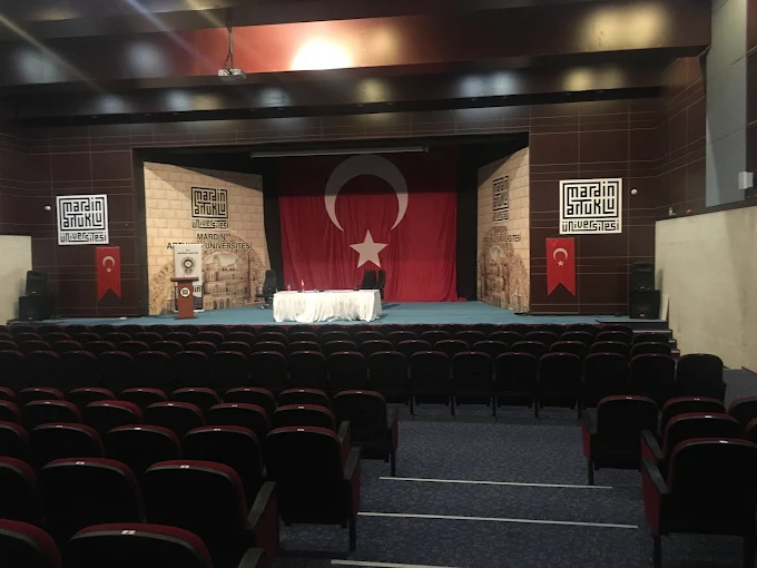 Mardin Artuklu Üniversitesi Vali Kılıçlar Salonu