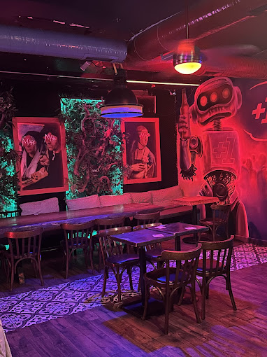 Maze Social Pub