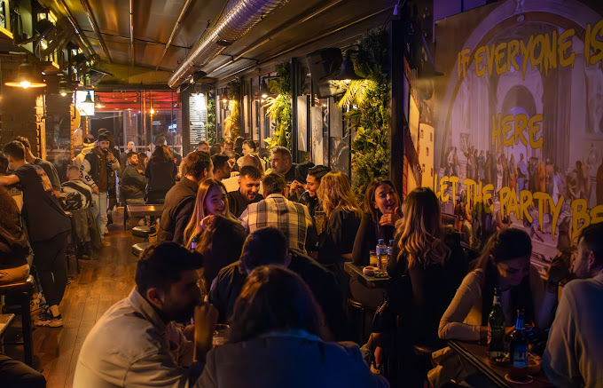 Maze Social Pub