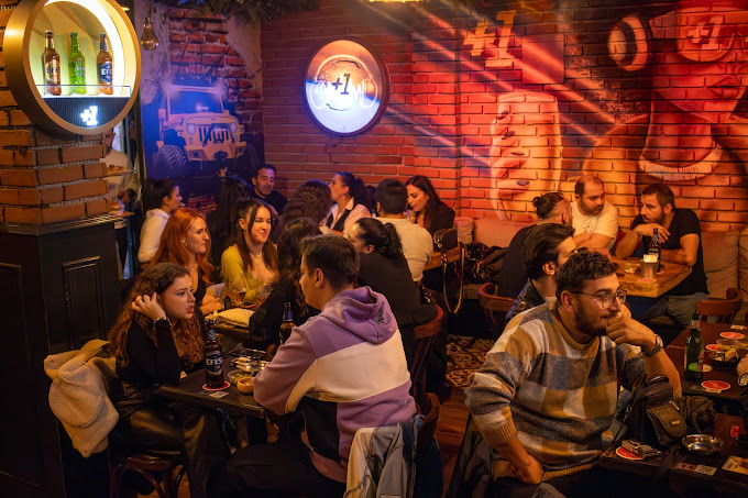 Maze Social Pub