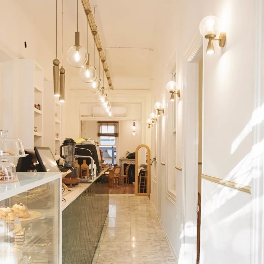 Monas Art Coffee Bakery
