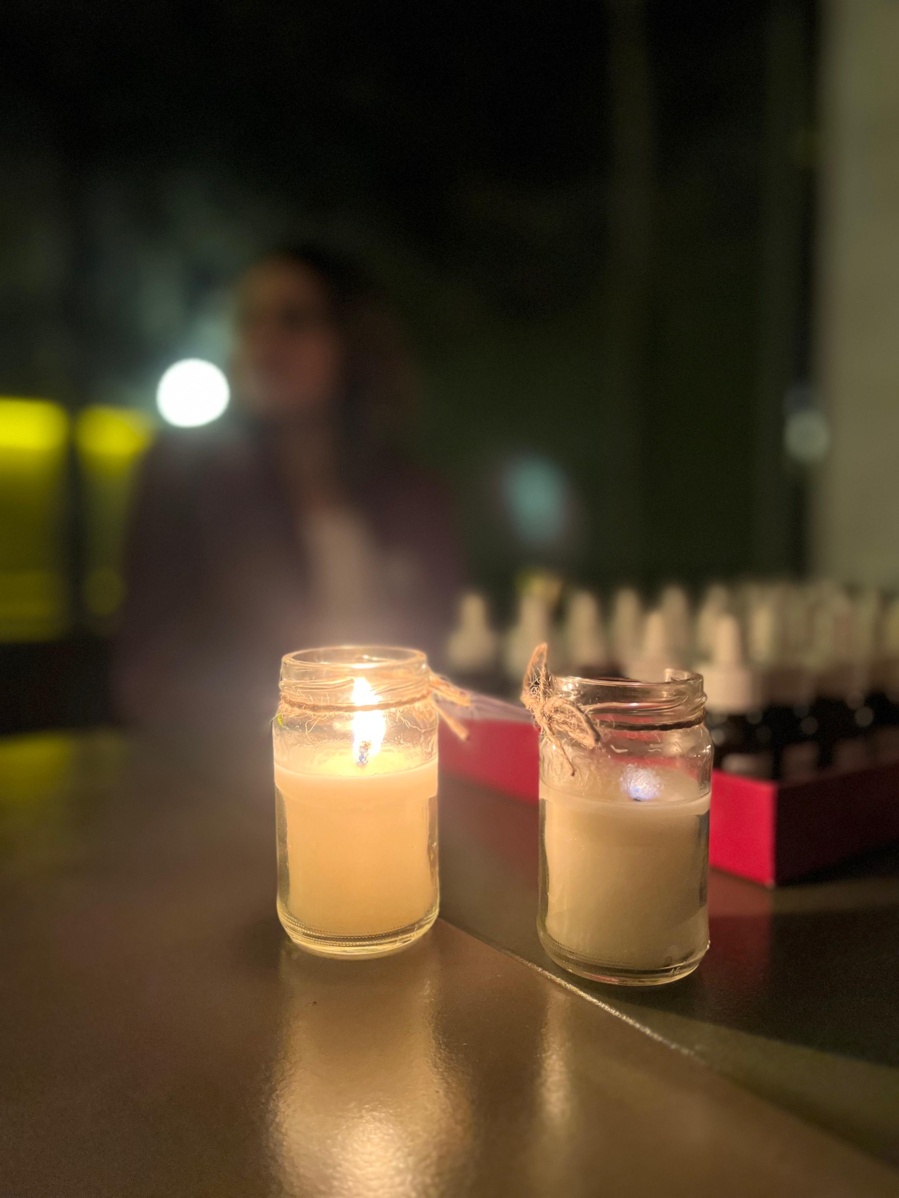 Mum Işığında Müzik Eşliğinde İmza Parfümünü Yap