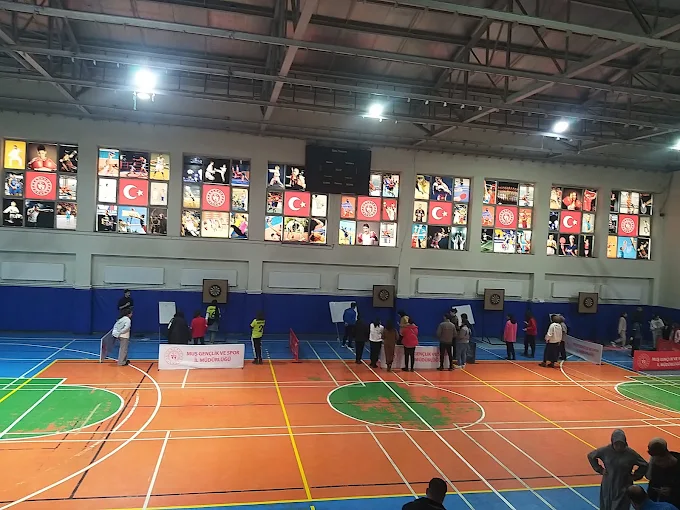 Muş Şehir Spor Salonu