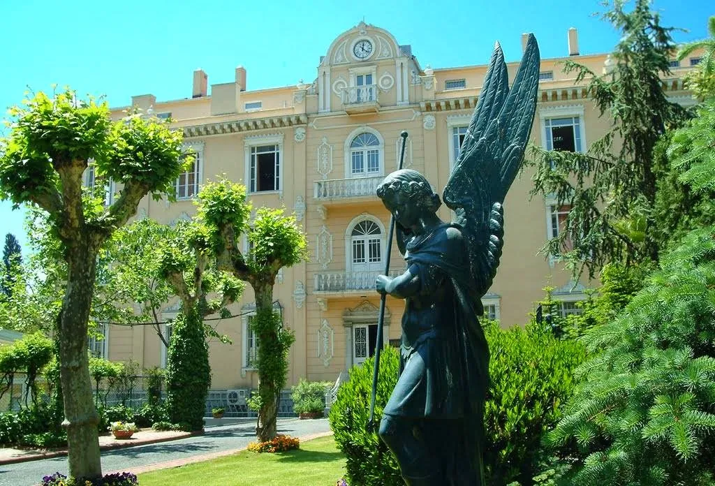 Özel Saint-Michel Fransız Lisesi