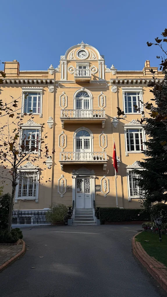 Özel Saint-Michel Fransız Lisesi