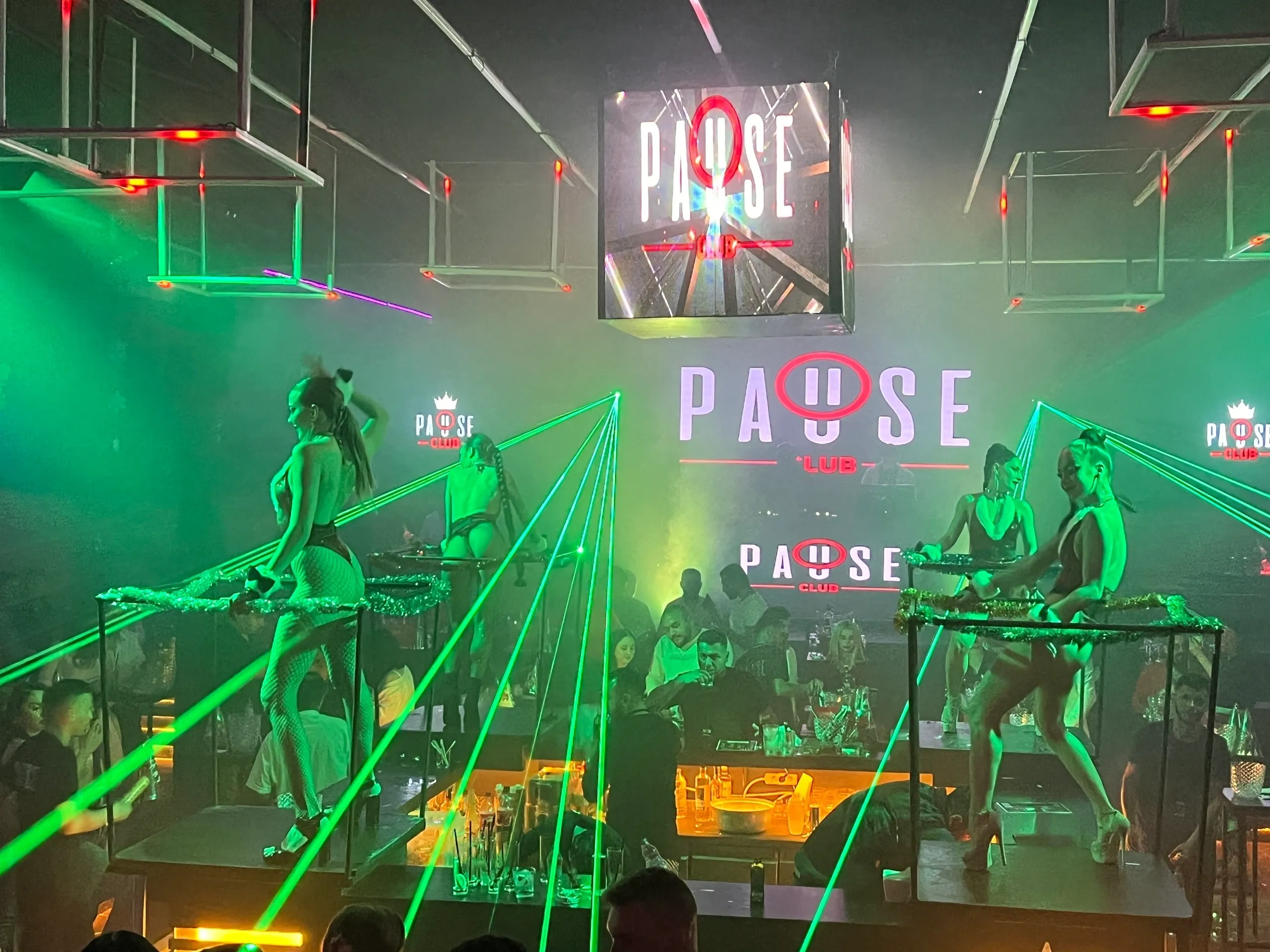 PAUSE CLUB