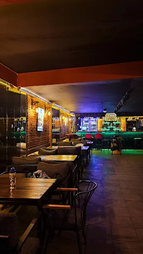 Pink's Cafe Bistro Lounge
