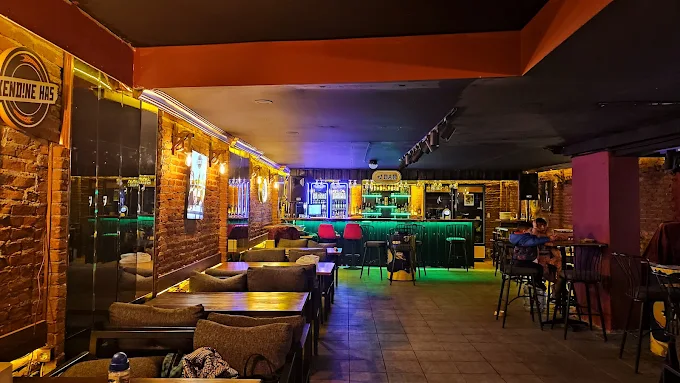 Pink's Cafe Bistro Lounge