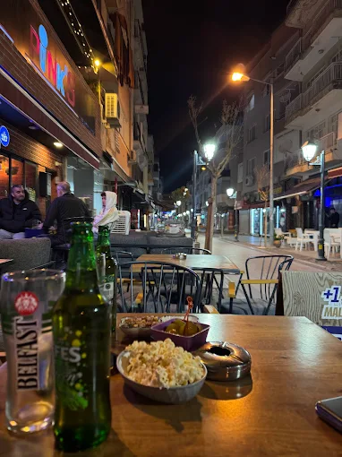 Pink's Cafe Bistro Lounge