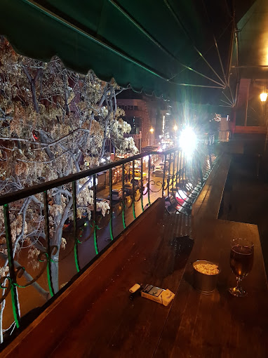 Puhu Cafe & Bar