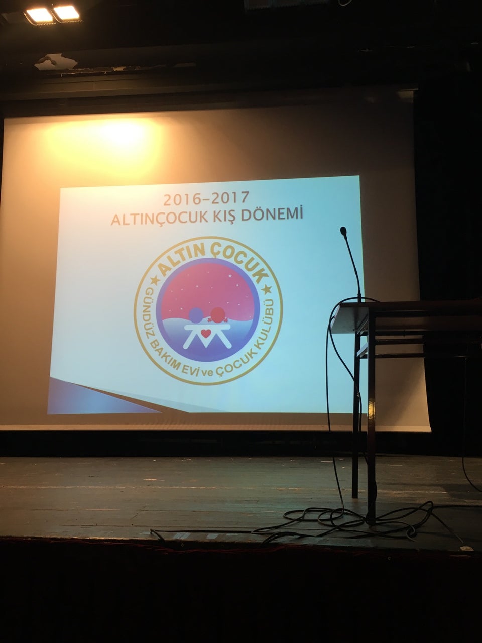  Ressam Ahmet Yakupoğlu Konferans Salonu