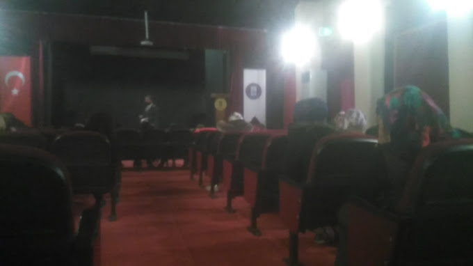  Ressam Ahmet Yakupoğlu Konferans Salonu