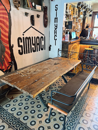 Simyacı Şarlo Kadıköy