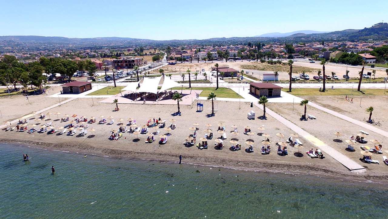 Urla Kum Denizi Plajı