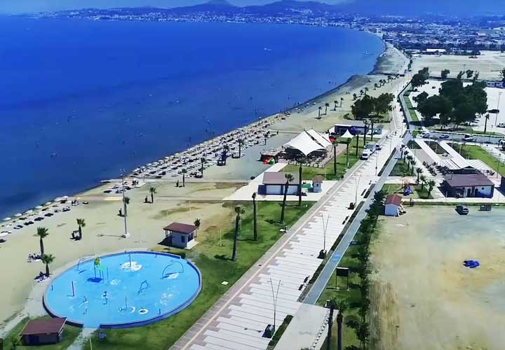 Urla Kum Denizi Plajı