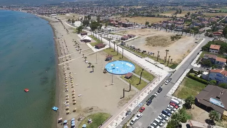Urla Kum Denizi Plajı